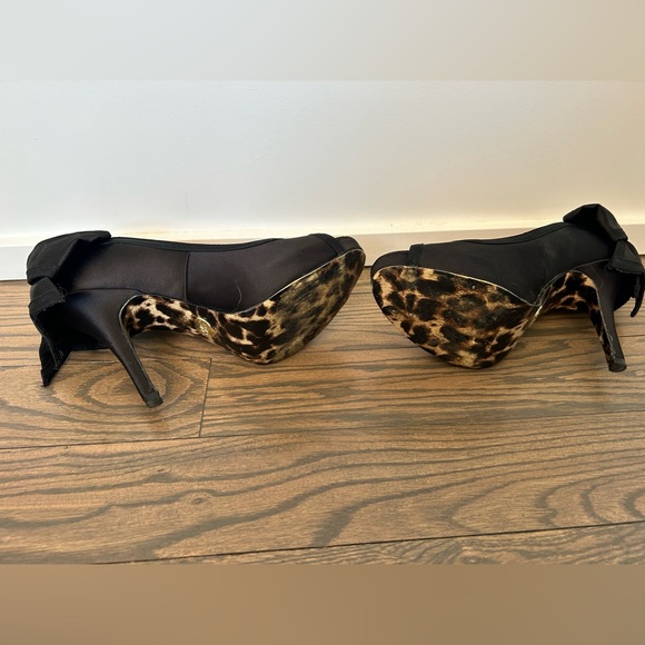 Betsey Johnson black satin heels size 8 - Picture 3 of 5